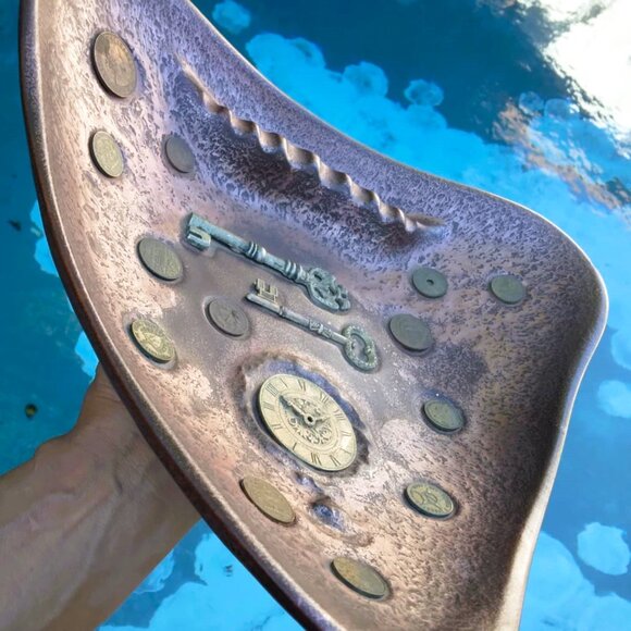 Vintage MCM Hayden Lewis Steampunky Coins & Keys Large Ashtray/Catchall dish - Picture 2 of 12